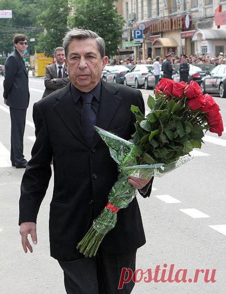 Любите друг друга - чтобы не случилось. И ждите - несмотря ни на что.(Игорь Кваша)