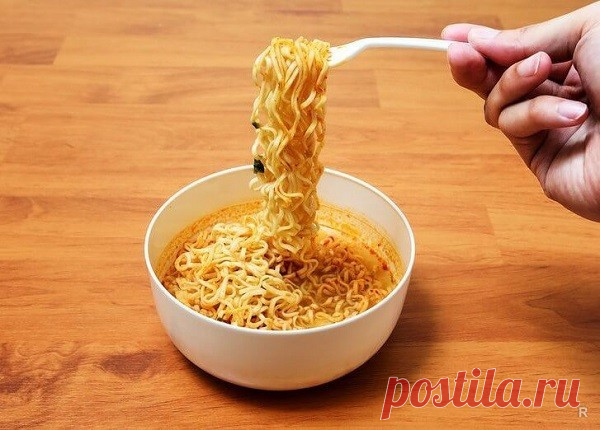 Почему лапша быстрого приготовления является вредной для организма — Женская страничка