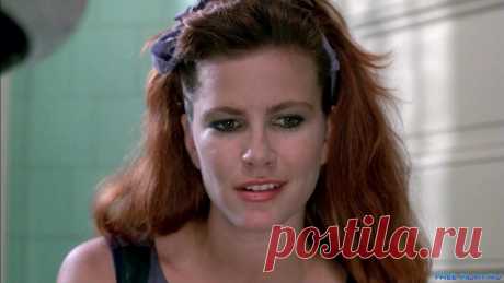 Брендон приносит свою уиджу на вечеринку и с компанией друзей они вызывают дух Дэвида, который Брендон сам часто вызывает. Но в этот раз дух сильно рассердился на Джима, приятеля Брендона. Когда на следующий день девушка Джима пытается вызвать духа в одиночку, в неё вселяется злобный дух и она становится одержима.