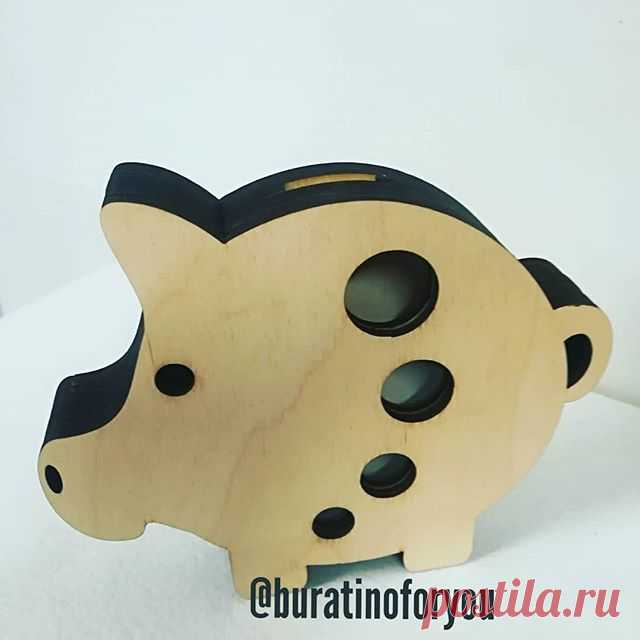 И снова копилочка -выручалочка, но другой вид и другой размер.
Что, для чего, зачем и какая фишечка  в предыдущей публикации😉 😉😉
Напомню, что вещица многоразовая.
Сегодня просто фото и цифры
Размер 150х180мм 
Цена 1050 руб