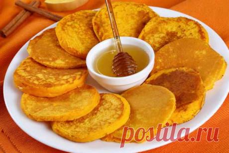 Дети и муж терпеть не могут тыкву, а две порции таких оладий унесли за час — Домашняя кулинария
