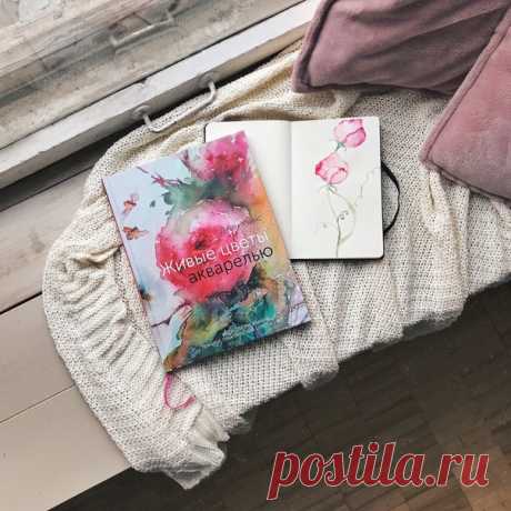 Зима — лучшее время, чтобы учиться рисовать листву. Почему? Потому что она облетела и обнажила форму веток, а вечно- зеленые растения видны во всей красе. Отсутствие листьев, интересные тени и контрастные цвета станут для вас прекрасным источником вдохновения. Сейчас стоит заняться оттачиванием старых техник и освоением новых. Например, упражняйтесь в рисовании листьев негативными формами или экспериментируйте с разными материалами. Оставляйте в зимних пейзажах побольше белой бумаги —…