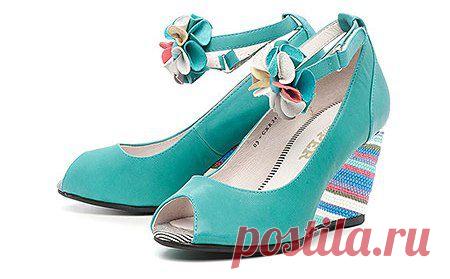 Модные туфли с рисунком - Принт на туфлях может быть любой. Будь то шотландская клетка, разноцветный горох или разноцветные полоски. Сегодня наиболее актуальны туфли с рисунком, имитирующим шкуры животных или рептилий, а также с растительным принтом.