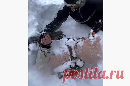 Туристка оказалась погребена под снежной лавиной в российском регионе