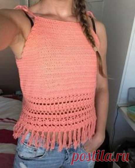 Finished the Drops Hawaiian Breeze top  Next project will be a Drops tapestry crochet bag #dropsfan #drops #dropsdesign #garnstudio #hawaiianbreeze #fringe #summer #crochet #haken #hakeniship #häkeln #hobby #handmade #top #creative #therapy #cotton #fitgirl #fitdutchies #girlsthatlift #andcrochet #weirdcombo #ravelry #xmarit5