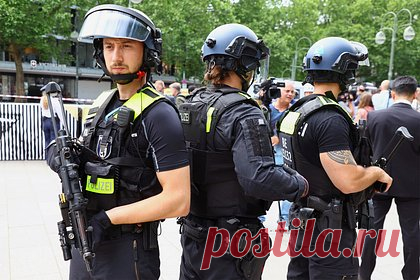 Грузина осудили за убийство жены-украинки из-за пособия. Гражданина Грузии осудили на пять лет тюрьмы за убийство жены-украинки в состоянии аффекта из-за конфликта по поводу пособия, пишет Bild. Семья приехала в Германию из Харькова в качестве беженцев и неоднократно конфликтовала из-за выплат, которые переводились на карту супруги.
