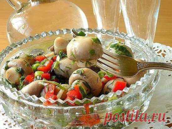 МАРИНОВАННЫЕ ШАМПИНЬОНЫ ЗА 2 ЧАСА! 
Это безумно вкусные грибочки,готовятся быстро,вкусно и очень-очень просто.А результатом можно себя порадовать уже через 2-2,5 часа.Из варианта легко и бюджетно.Рецепт у меня как то уже и затерся в тетради,на него внимания не обращала,а тут попался на глаза,и я скажу на все 100% это фантастика.
Рецепт по ссылке: http://goldenrecipes.ru/marinovannye-shampinony-z