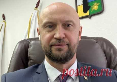 Мэр Стрежевого объяснил, зачем провел опрос об отставке в Telegram. По словам Валерия Дениченко, у него «сдали нервы» после многочисленных жалоб местных жителей.