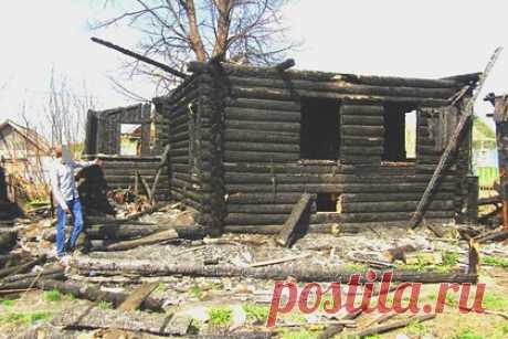 Россиянин поджег дом знакомого из-за шутки. Житель поселка Куеда в Пермском крае поджег дом своего знакомого из-за шутки. Ущерб оценили в несколько сотен тысяч рублей, сообщает региональное управление МВД. По данным следствия, в октябре 2021 года между мужчинами произошел конфликт. Владелец дома пошутил в адрес злоумышленника, но тому шутка не понравилась.