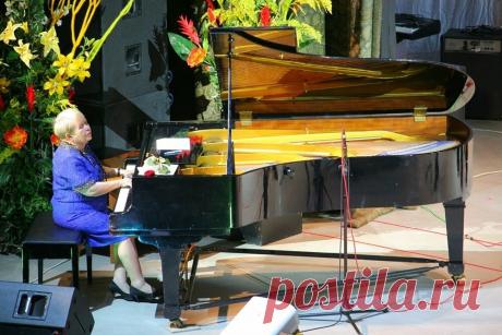 Нежность. Музыка Александры Пахмутовой. Стихи Николая Добронравова. Исполняет Ирина Крякина. Магнитогорск. 2007.