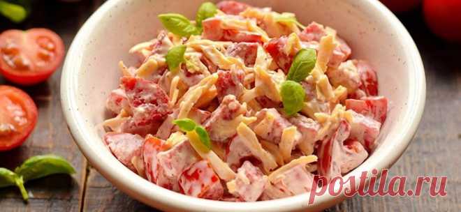 САЛАТ *ГУСАРСКИЙ* С КОПЧЁНОЙ КОЛБАСОЙ, ПОМИДОРАМИ И СЫРОМ