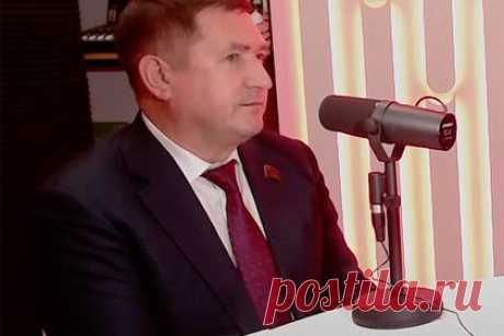 Российский депутат назвал граждан иждивенцами. Депутат Курултая Башкирии от фракции КПРФ Ильгам Галин заявил, что народ в регионе привык к иждивенчеству и ждет субсидий. «Ждем, когда по десять тысяч на 1 сентября раздадут, а вообще деньги надо зарабатывать», — подчеркнул Галин. Позже он сообщил, что ему не дали закончить мысль.