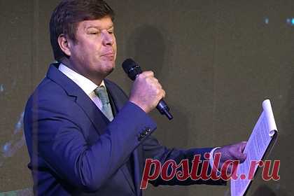 Губерниев «захотел замутить что-то новое» с Бузовой после скандала. Комментатор Дмитрий Губерниев рассказал, что думает о скандале с певицей Ольгой Бузовой. Журналист вспомнил, что не собирался провоцировать Бузову, однако ее поведение вызвало подобную реакцию. Он подчеркнул, что рассчитывал на адекватность певицы, так как она не первый день работает на ТВ.