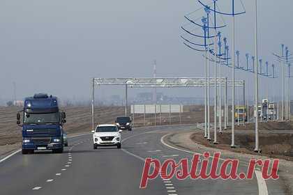 Водителей легковушек стали штрафовать на сотни тысяч рублей из-за грузовиков