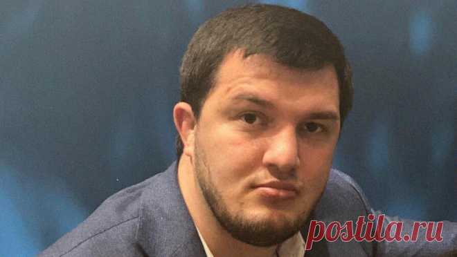 В Дагестане чиновник лишился кисти из-за взрыва гранаты. Замглавы администрации городского округа города Буйнакск Гамзат Османов потерял кисть левой руки при взрыве светошумовой гранаты в Дагестане, передает Telegram-канал Shot. По данным канала, во время взрыва 30-летний Османов находился на ...