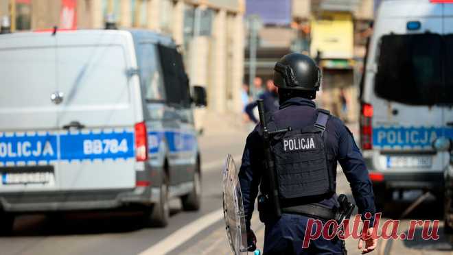 В Польше третий раз за два дня упал метеорологический зонд. Метеорологический зонд упал на территории Варминьско-Мазурского воеводства, расположенного на северо-востоке Польши. Об этом сообщила местная радиостанция RMF FM. Журналисты уточнили, что инцидент произошел в местности Кервик. По данным ...