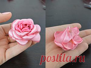 Делаем цветок из атласных лент