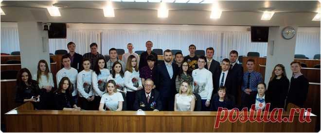 Встреча у Магнитной горы. Стихи Риммы Дышаленковой. Музыка Александра Никитина. Аранжировка Владимира Сидорова. Исполняют Михаил Сафронов и мужской вокальный ансамбль «Металлург» под руководством Александра Никитина. Аудиостудия Магнитогорской консерватории.  2007.
