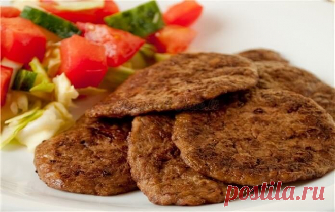 Отбивные из печени – новый взгляд на приготовление субпродукта. Лучшие рецепты отбивных из печени: свиной, куриной, говяжьей Рецепты отбивных из печени. Из всех субпродуктов, печень, пожалуй, самый полезный продукт.Но из-за того, что она слегка суховата и жестковата, не всем нравится.Попробуйте приготовить отбивные из печени, и вы навсегда измените свое отношение к этому продукту.