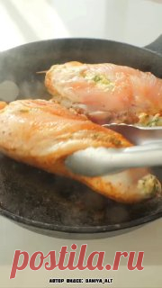 ЯжеХозяйка Сегодня на ужин куриная грудка, начиненная брокколи и сыром!

Ингредиенты:

-Куриная грудка - 4 шт.
-Соль, черный перец, паприка.

Начинка:

-Брокколи - 400 гр.
-Сыр  моцарелла - 150 гр.
-Сыр творожный - 150 гр.
-Зелень по желанию.
-Соль - 0,5 ч.л.
-Черный перец.
