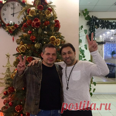 Новый год в кругу друзей, это здорово)))!!! Мой давний друг и автор слов почти всех моих песен Александр Корнеев!!!#янмарти #ялюблютебя #гейзерстрасти #женщинасангельскимименем #новыйгод #кисловодск #россия #поэтпесенник #александркорнеев #друзья #русскоерадио #радиошансон #радиодача #дорожноерадио # @ Санаторий "виктория" Арт-Зал