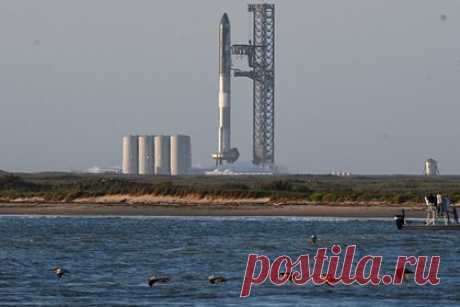SpaceX перенесла испытание Starship. Компания SpaceX предпримет в четверг, 20 апреля, новую попытку испытать сверхтяжелую ракету. «Команды работают с расчетом на четверг, 20 апреля, в качестве даты первого теста корабля Starship и сверхтяжелой ракеты», — заявили в компании. Основатель SpaceX Илон Маск ранее анонсировал пуск на 17 апреля.
