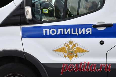 Россиянин из ревности воткнул в голову собутыльнику ножницы. В Петербурге мужчина воткнул знакомому в голову ножницы во время ссоры на почве ревности. 19 февраля мужчины выпивали в квартире на Красносельском шоссе. В ходе застолья между ними возник конфликт, в результате которого они нанесли друг другу ножевые ранения. После оба были госпитализированы.