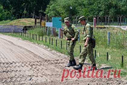 В России отметили риски провокаций на польской и прибалтийской границах. Погранслужба ФСБ России отметила возрастание рисков провокаций на прибалтийской и польской границах. Об этом заявил первый замдиректора — руководитель Погранслужбы ФСБ генерал армии Владимир Кулишов в беседе с ТАСС. Он также отметил, что на сегодняшний день в целом наблюдается рост активности иностранных спецслужб.