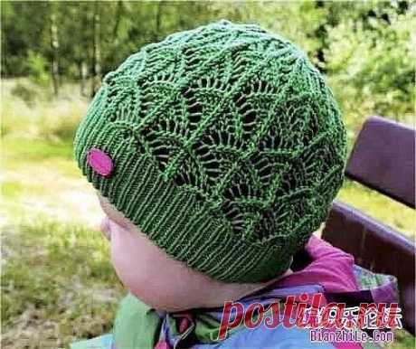 ​Шапочка с ажурными узорами