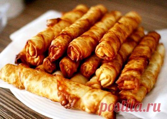 Ленивые чебуреки.  Эта необычная закуска непременно порадует Вас своим вкусом. Хрустящий лаваш с сыром и ливером никого не оставит равнодушным!