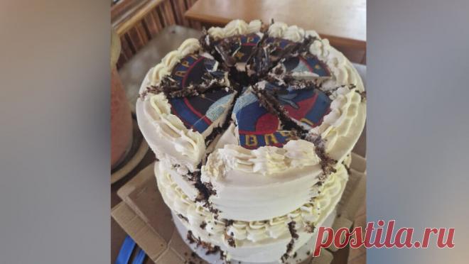 В торте для летчиков в Армавире содержалась опасная концентрация лекарств. Торт и виски, которые были доставлены на вечер встречи выпускников Армавирского высшего военного авиационного училища летчиков (АВВАУЛ), содержали в себе опасную для жизни концентрацию лекарств. Об этом сообщает "Коммерсантъ", ...