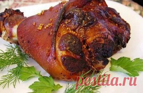 Свиная рулька "Великолепная" Советую приготовить! Пальчики оближите!!!
Сочная румяная рулька, распространяющая вокруг восхитительный аромат ни одного мясоеда еще не оставила равнодушным, и даже те, кто не очень жалует мясо в принципе, не сможет удержаться и не отведать кусочек. Простое в приготовлении, но безумно вкусное мясо на косточке готовят во многих странах и соответственно разными способами. Ее отваривают в воде или пиве, запекают, сначала отваривают, потом доводят до кондиции в духовке,