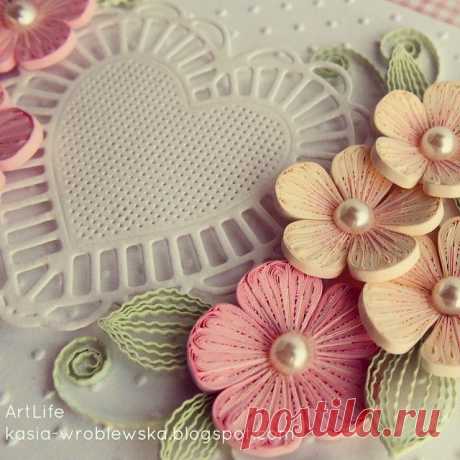 It's #Valentine's day tomorrow! Do you celebrate it? 
#quilled #quilling #quilled_flowers #quillingflowers #paperfilligree #paperquilling #квиллинг #квілінг #rękodzieło