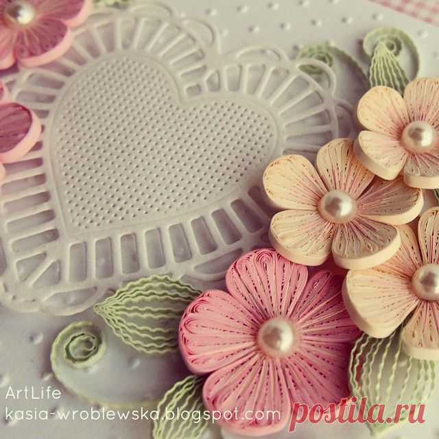 It's #Valentine's day tomorrow! Do you celebrate it? 
#quilled #quilling #quilled_flowers #quillingflowers #paperfilligree #paperquilling #квиллинг #квілінг #rękodzieło