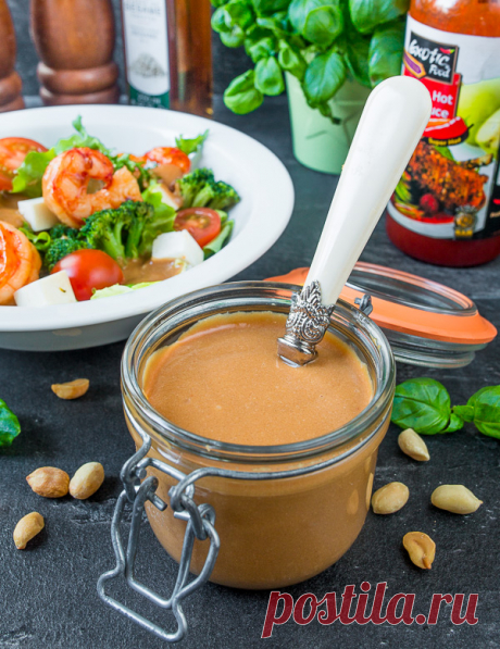 Арахисовая заправка на Вкусном Блоге Этой заправке я готова бесконечно петь оды. Она яркая, выразительная, и при этом шикарно сочетается и с мясом, и с морепродуктами. Про себестоимости – недорогая, т.к. в основе дешевый жареный арахис и другие далеко не заоблачные ингредиенты. И хранится ооочень долго – главное плотно закрыть крышкой, чтобы не подсыхал верх.…