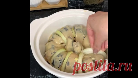 Интересный рецепт
Вкуснейшая скумбрия получается

Берем:

- Скумбрия 2шт
- Лук 2 шт
Для маринада:
- 3 стл сметаны
- 2 стл горчицы
- 2 стл соевого соуса

Готовим просто и с удовольствием:
Скумбрию чистим и нарезаем. Для маринада смешиваем сметану, горчицу и соевый соус. Заливаем рыбку и оставляем мариноваться приблизительно на 1 час.
Лук кладем на дно формы и между кусочками. Выпекаем сначала под фольгой, а затем даем зарумяниться, в общей сложности около 40 минут.

|Рецепты Впрок|