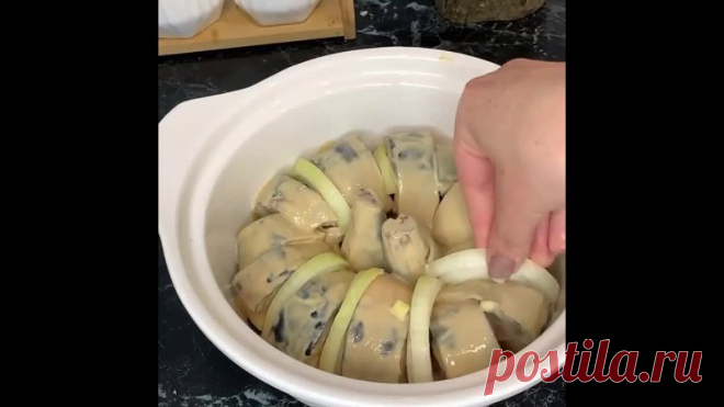 Интересный рецепт
Вкуснейшая скумбрия получается

Берем:

- Скумбрия 2шт
- Лук 2 шт
Для маринада:
- 3 стл сметаны
- 2 стл горчицы
- 2 стл соевого соуса

Готовим просто и с удовольствием:
Скумбрию чистим и нарезаем. Для маринада смешиваем сметану, горчицу и соевый соус. Заливаем рыбку и оставляем мариноваться приблизительно на 1 час.
Лук кладем на дно формы и между кусочками. Выпекаем сначала под фольгой, а затем даем зарумяниться, в общей сложности около 40 минут.

|Рецепты Впрок|
