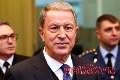 Главы Минобороны Турции и России провели переговоры. Глава Минобороны Турции Хулуси Акар и министр обороны России Сергей Шойгу провели телефонные переговоры. Об этом сообщили журналистам в Минобороны РФ. В ходе переговоров стороны обсудили результаты реализации «Черноморской инициативы», вопросы сирийского и нагорно-карабахского урегулирования и другие направления.
