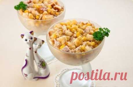 Салат с сухариками, куриным филе, сыром и кукурузой
Ингредиенты 

300 г куриного филе
200 г батона
Показать полностью…