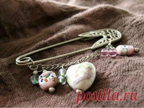 Булавка от сглаза: как правильно приколоть оберег