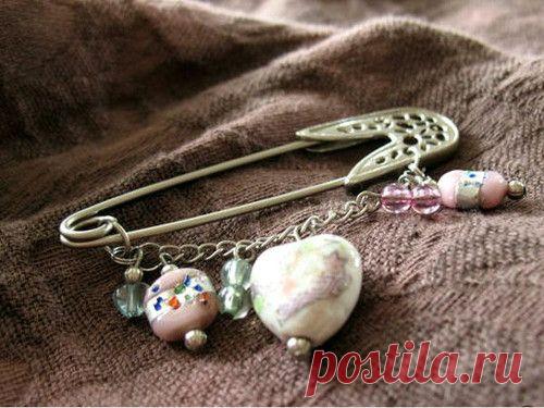 Булавка от сглаза: как правильно приколоть оберег