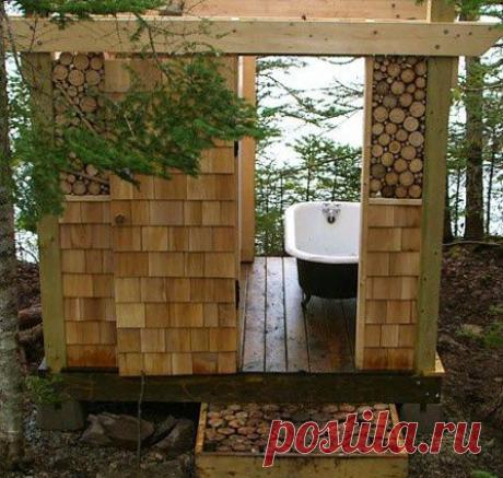 Простая роскошь: 10 идей по оборудованию потрясающего летнего душа