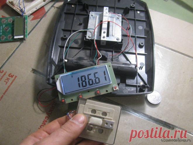 Ремонт весов SF-460 после падения Упали весы, а они там точные какие-то, ювелирные, измерение до 0.5 кг, шаг 0.01 грамм. Жена делает какие-то там мудреные косметические препараты. Весы SF-460, откручиваем винты на дне, а также нужно сорвать металлическую пластину на платформе, под ней будут винты, которые прикручивают платформу к