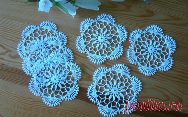 Маленькие салфетки крючком, для сервировки или интерьера