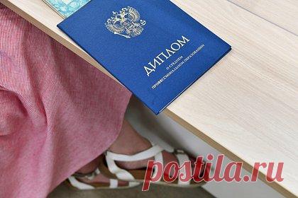 Россиян предупредили о мошенничестве при покупке дипломов и аттестатов
