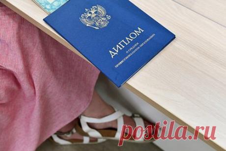 Россиян предупредили о мошенничестве при покупке дипломов и аттестатов