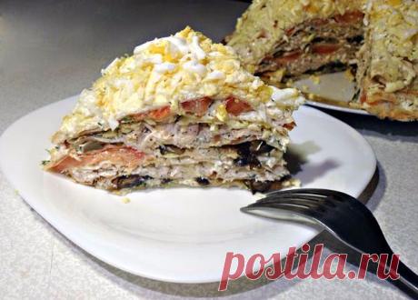 Блинный торт с курицей, грибами и сыром