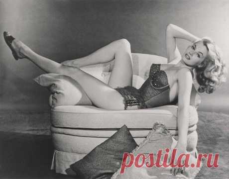 Девушки, задававшие тон пинап-моде 1950-х • НОВОСТИ В ФОТОГРАФИЯХ