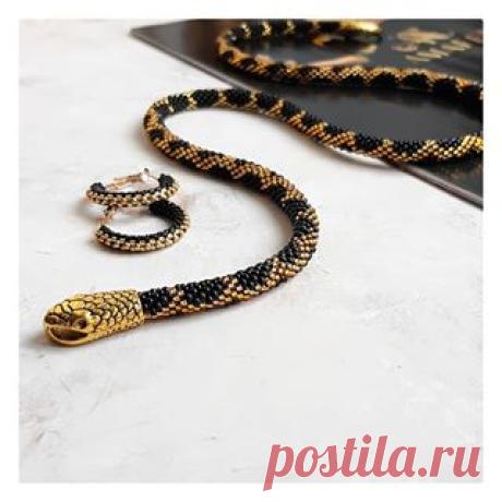 Ловите невероятную змейку😍

Впервые делала золотую змейку, и просто в восторге от результата! Получилось идеальное сочетание матовых и глянцевых текстур.

Кстати, серёжки тоже небольшая "новинка" - тонкие и лёгкие, с удобной застёжкой.
_____________________________________
Набор выполнен на заказ. Возможен повтор.
. ⏩Серьги 4700 тг⏪
Японский бисер Miyuki.
Швензы с позолотой.
.
⏩Змейка 5000 тг⏪
Чешкий бисер.
.
ℹ️Для заказа пишите мне в Директ или на WhatsApp, ссылка в шапке профиля.