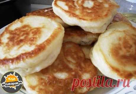 САМЫЕ ВКУСНЫЕ ДРОЖЖЕВЫЕ ОЛАДЬИ!
Для приготовления понадобится:
Мука – 250 г (в одном гранёном стакане 130 грамм)
Молоко - 250 мл
1 яйцо
Дрожжи моментальные - 1 ч. л.
Растительное масло – 1ст.л.
Сахар – 2 ч.л
Соль – щепотка
Приготовление:
Дрожжи смешать с теплым молоком и сахаром, размешать. Добавить муку, перемешать и поставить в теплое место на 30, чтобы тесто поднялось
Добавить в тесто яйцо, соль, растительное масло, перемешать и поставить еще на 20 минут в теплое место.
1 оладушек - 2 ст.